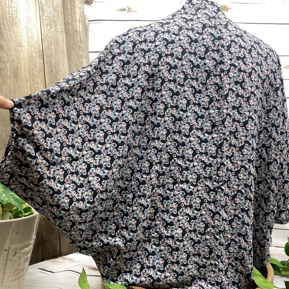 Honey Punch Batwing Sleeves Floral Kimono Top Small S Black Gray Beautiful